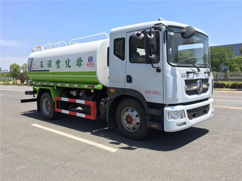 東風D9(12方）綠化多功能灑水車為美麗的城市做建設